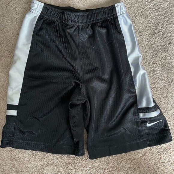 Boys Nike Shorts - Picture 1 of 2